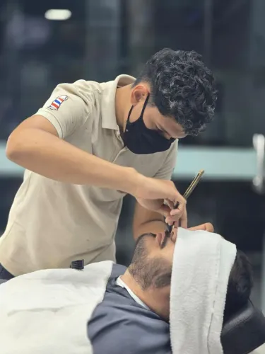 Preciso de modelo de corte/barba 