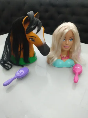 Busto e cavalo Barbie 