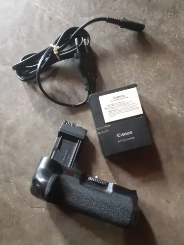 Vendo grip, carregador e bateria canon