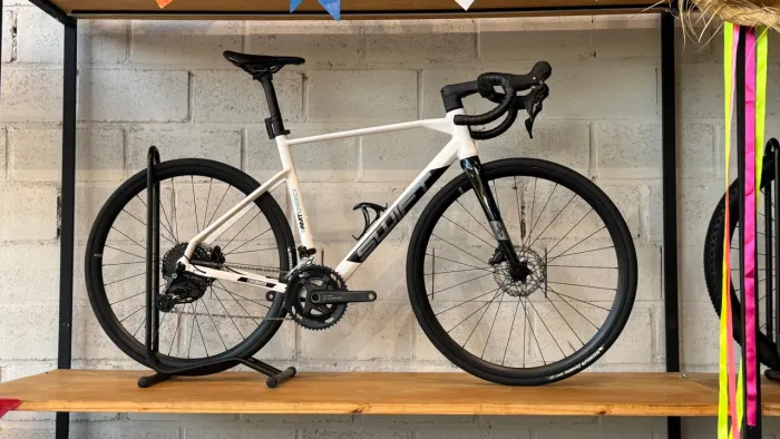 Bicicleta Swift Enduravox Comp Shimano Cues 2025 Freio Hidráulico - TAM 56