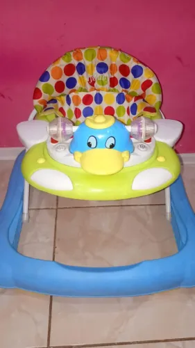 Cadeirinha de descanso e andador para bebês