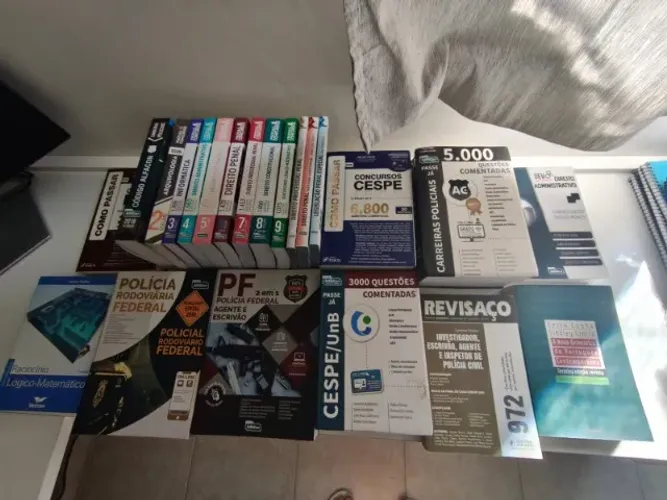 Livros concursos carreiras policiais (22 livros) PF, PRF e Policia Civil