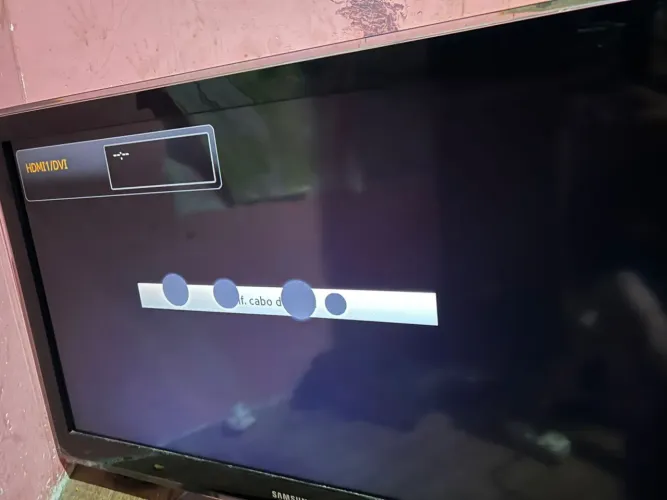 Vendo tv sansung, apareceu umas manchas na tela mais de resto ta bom