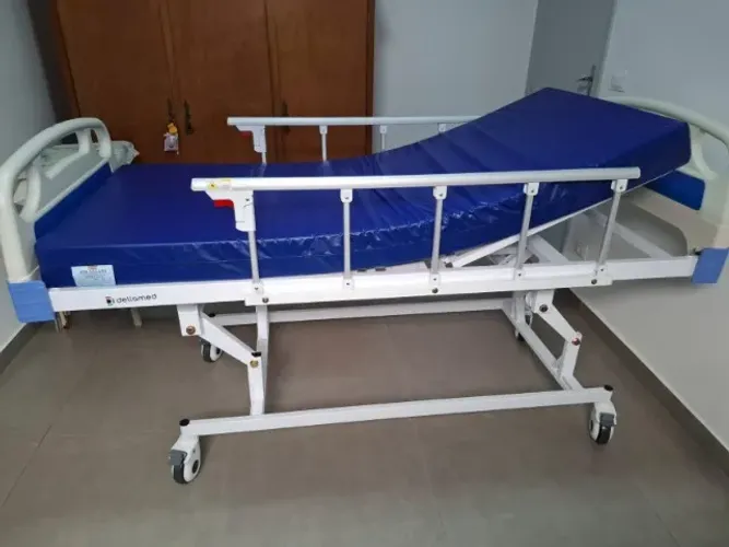 Cama Hospitalar 3 posições + colchão + cadeira de banho