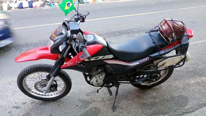 Vendo moto bross 160.