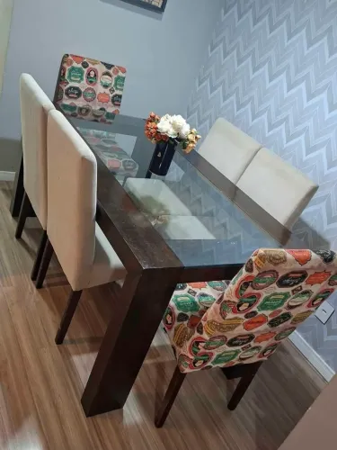 Mesa de Jantar de Vidro com 6 Cadeiras (Estofadas e Estampadas)