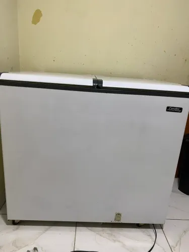 Freezer semi nova