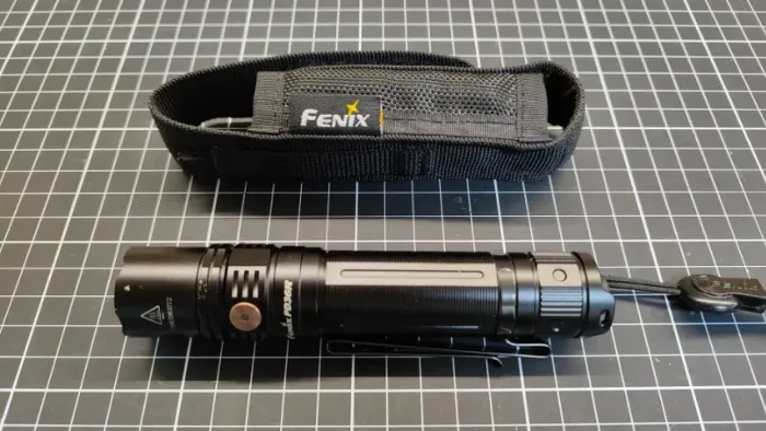 Lanterna recarregável Fênix PD36R 1600 Lumens 5000mAh