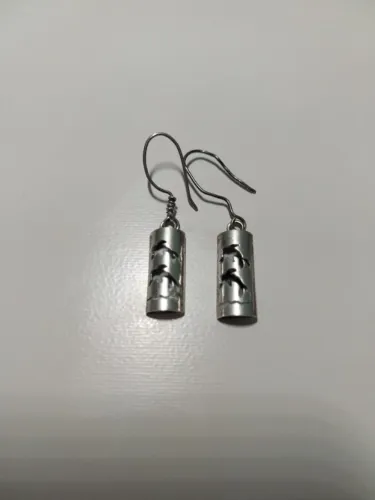Brincos em Prata Sterling 925 - Design Vazado de Golfinhos (Meio-Cilindro)