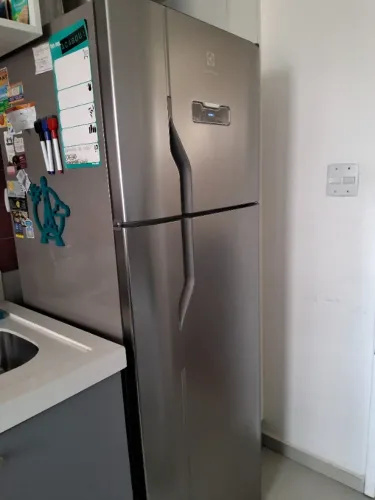 Geladeira Frost Free inox Electrolux. Impecável