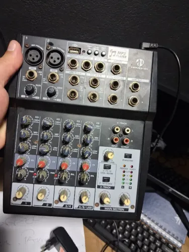 Mesa De Som Hayonik Hmx-108 Mixer Usb 8 Canais Bivolt com Phantom Power