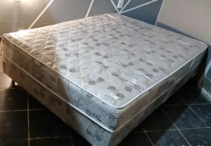Cama Box Casal De Espuma Semi Nova Higienizada