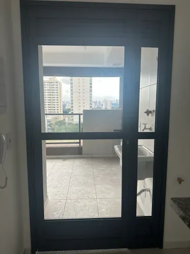 PORTA DE ALUMÍNIO PRETA COM VIDRO - 1,25 x 2,20 | MODERNA E ELEGANTE