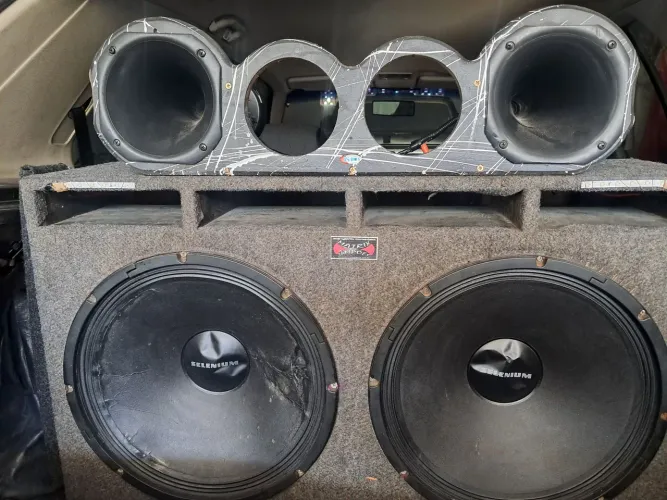 Vendo som automotivo