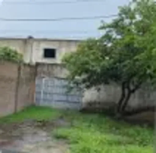 Terreno de aprox. 200m²( 10x20), amplo e com casebre aos fundos
