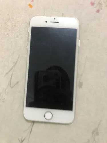 iPhone 8 funciona tudo tela está trincada não interfere em nada 380 vai embora 