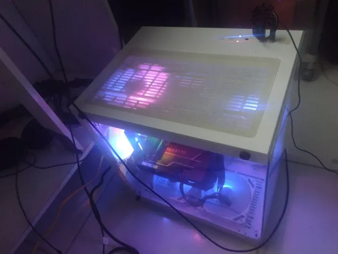 PC GAMER (RTX 2060 + 12GB RAM DDR4 + RYZEN 5 5600GT)