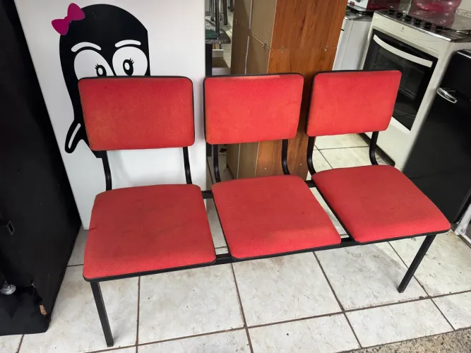 Longarina 3 Lugares Estofada - Ideal para Recepção ou Comércio