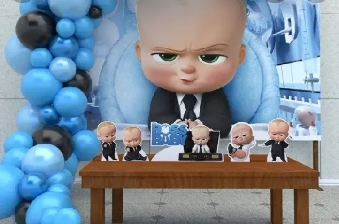 Painel aniversário poderoso chefinho com display de mesa