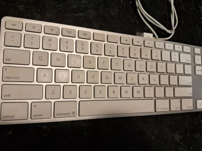 TECLADO APPLE ORIGINAL A1243 USADO