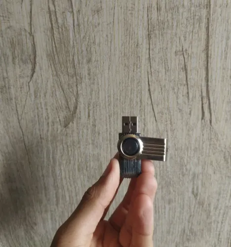 Adaptador de cartão de memória suporta cartão de até 64 Gigas
