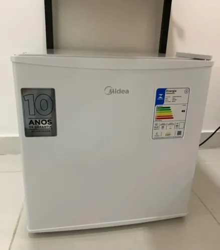 Frigobar Midea 45 Litros (Modelo MRC068)