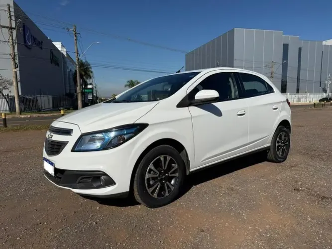 Chevrolet Onix Hatch LTZ 1.4 8V Flex Power Mec. 4P 2015