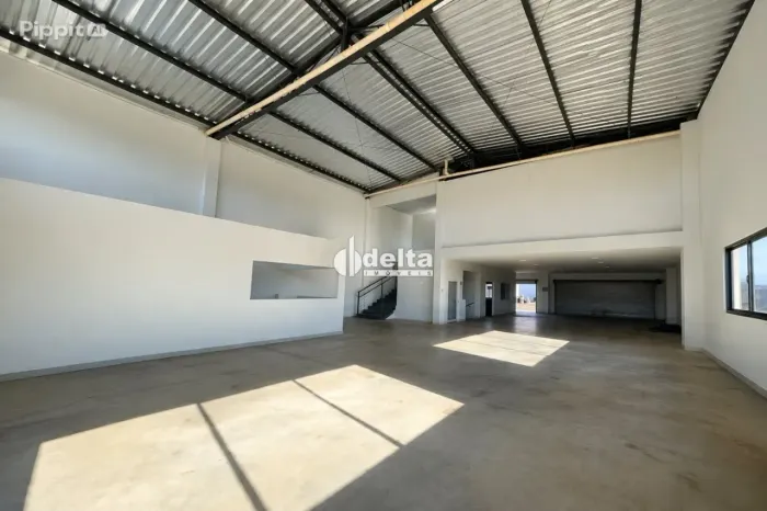 Loja disponível para locação no bairro Nossa Senhora Aparecida em Uberlândia-MG