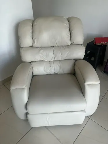 Poltrona Reclinável com Apoio para os Pés - Confortável