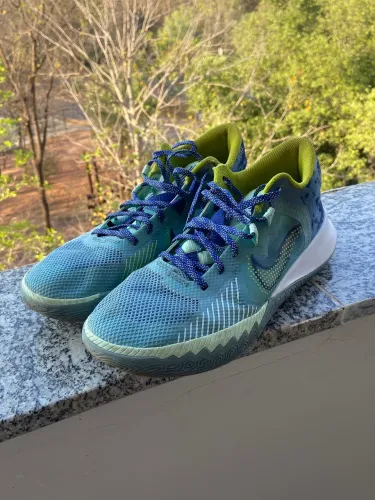 Tênis basquete Nike Kyrie