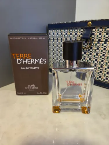 Frasco vazio de perfume Terre de Hermes 50ml
