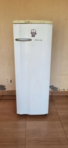 Vendo Geladeira Eletrolux