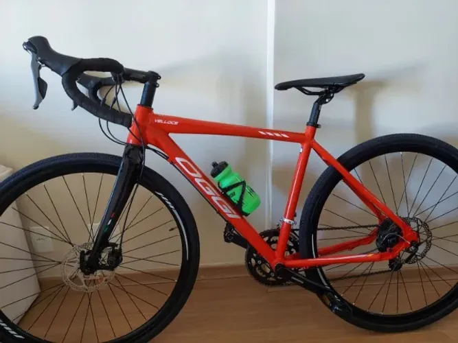 Bicicleta Oggi Muito Nova