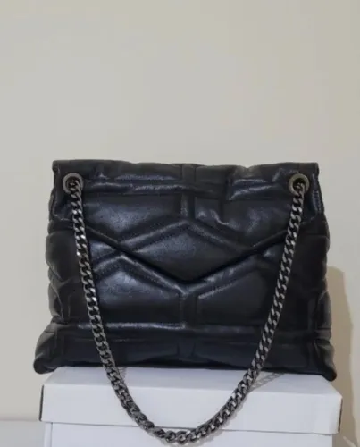 Bolsa em couro e corrente Arezzo