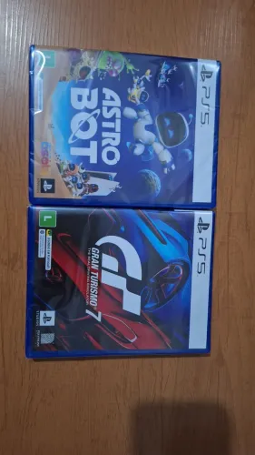 Gran turismo 7 e Astro Bot