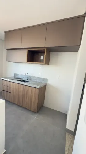 Apartamento com 103m2 3 suítes plenas completo em armários, localizado na T-8 ao lado do C