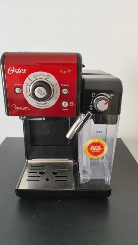 Cafeteira Oster Prima latte Xpert