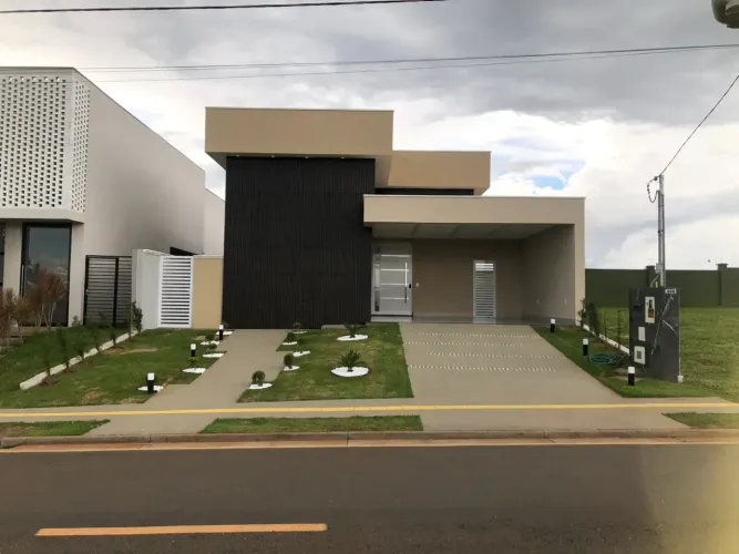 Casa de condomínio térrea para venda tem 360 m² com 3 quartos