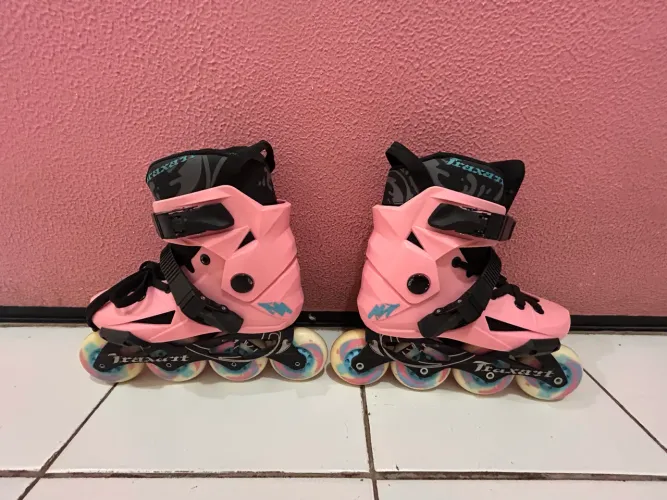 Patins Traxart + brinde meias 