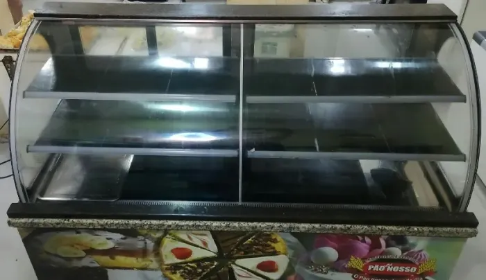 Vitrine Expositora para Padaria Usada - Refrigerada e Neutra