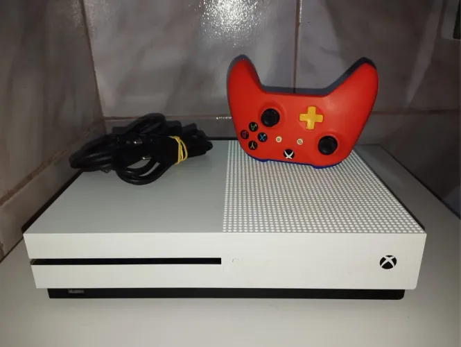 Xbox One S 1TB + Controle Personalizado