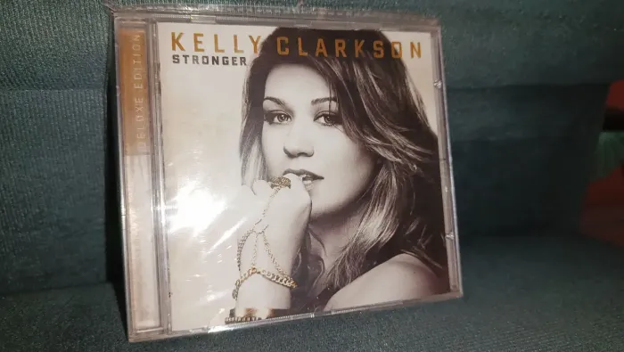 CD KELLY CLARKSON STRONGER DELUX