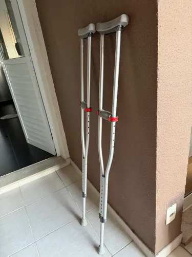 Muletas Axilares Reguláveis em Alumínio - Excelente Estado