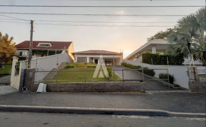 Casa com 1 suíte e 3 quartos à venda no bairro Santo Antônio em Joinville-SC por R$1.800.0