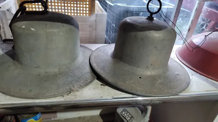 cúpulas de luminárias públicas antigas da light  - estilo chapéu de freira anos 40