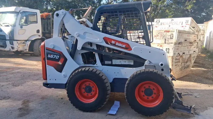 Bob cat S570 ano 2013
