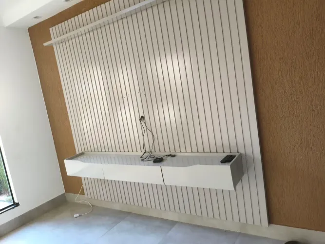 Painel grande semi-novo 3 meses de uso está zero