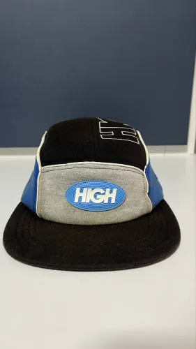 Boné High 