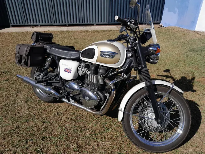 Triumph Bonneville T100 2015 super nova