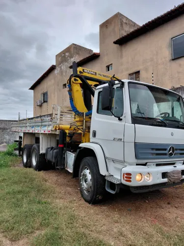 Mercedes Atron 2729 ano 2014 com munck de 43T